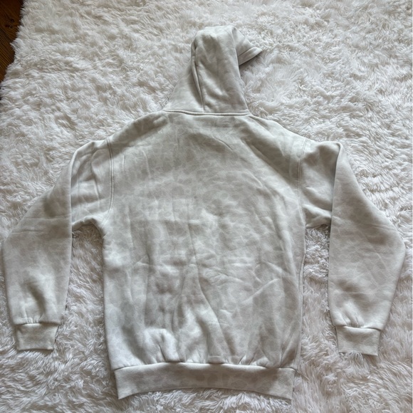 Comfrt Minimalist Snow Leopard Hoodie - Picture 5 of 6